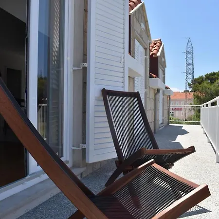 Viva - Three Bedroom With Balcony And Sea View