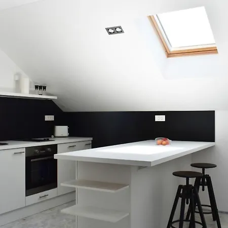 Viva - Three Bedroom With Balcony And Sea View