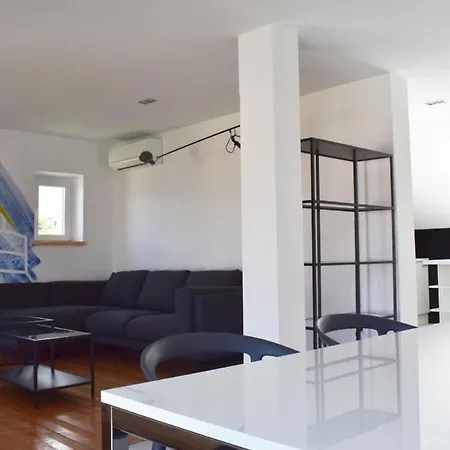 Viva - Three Bedroom With Balcony And Sea View *